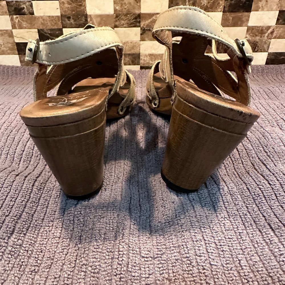 Dansko Shoes  - Picture 2 of 6